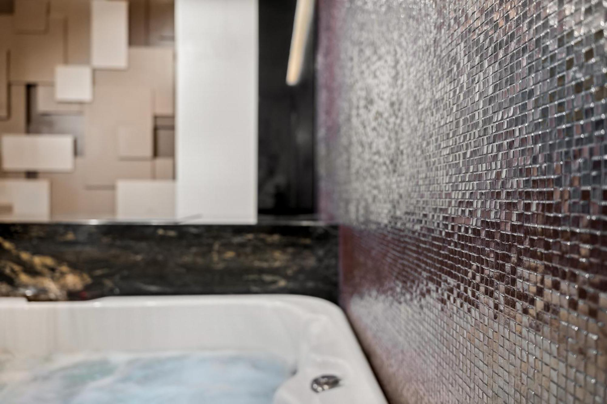 Secret Lounge - Cozy Studio With Sauna And Jacuzzi Vilnius Ngoại thất bức ảnh