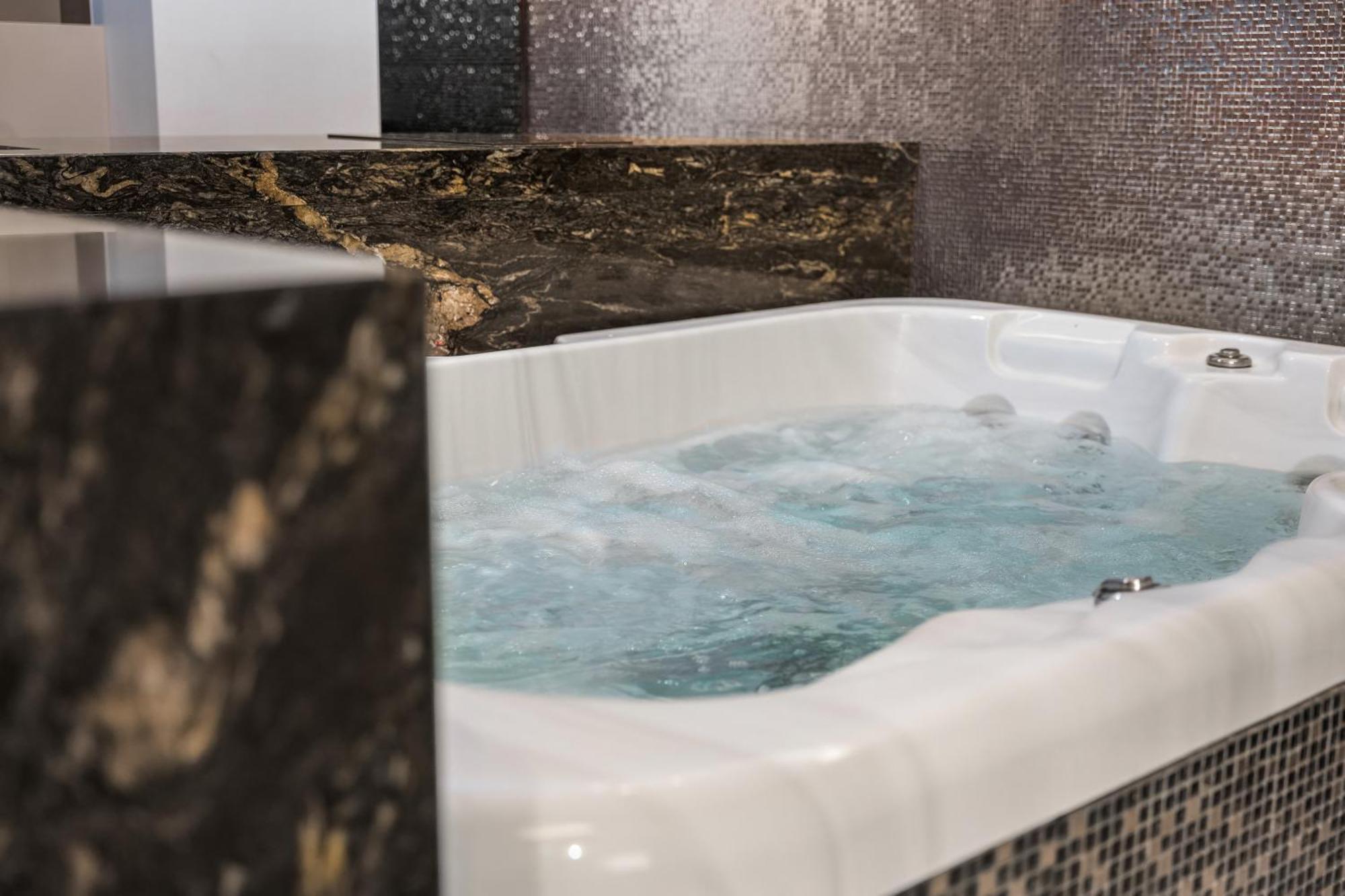 Secret Lounge - Cozy Studio With Sauna And Jacuzzi Vilnius Ngoại thất bức ảnh